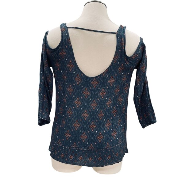 Torrid Cold Shoulder Top Size 1 Boho Print Rayon Scoop Neck Plus Casual Chic - Picture 8 of 9